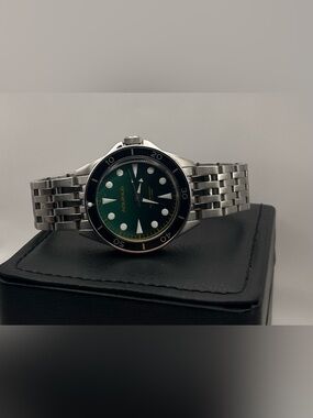 Aquinus Marellio Men’s Green/Black Dial Stainless Steel Diver Quartz Watch 42mm